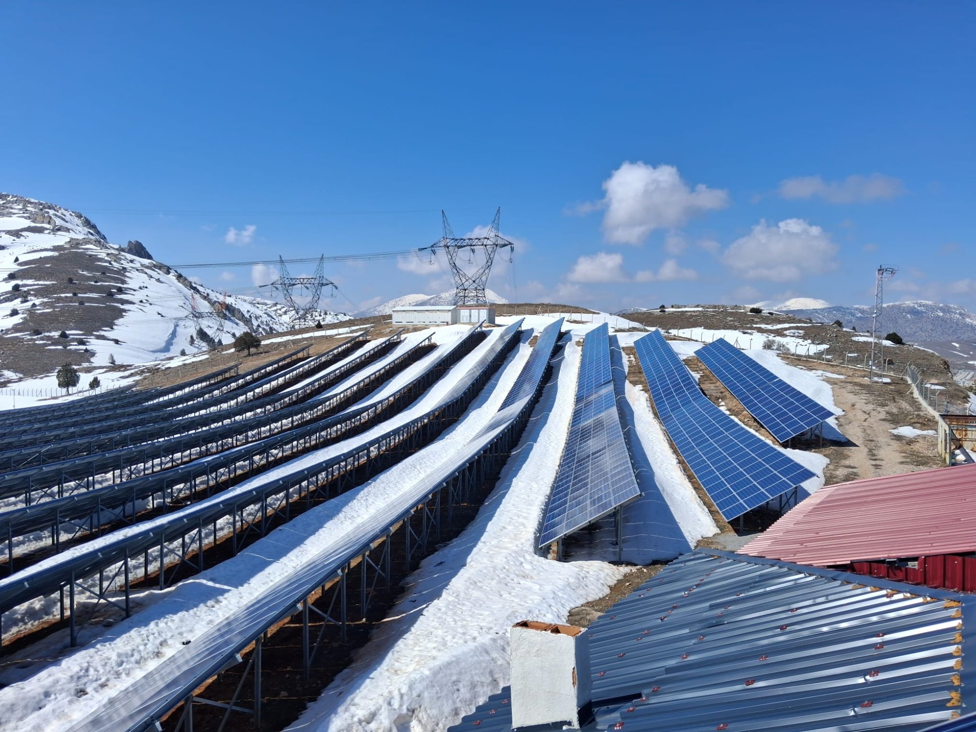 GES Panel Kurulumu - Yakın Çekim